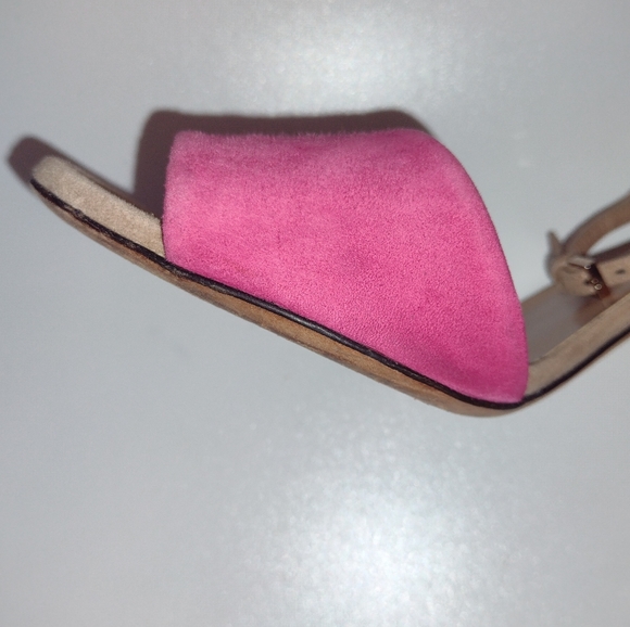 SOLD 💔 Gucci Rhinestone Pink Chainlink Heels - Picture 16 of 16